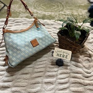 BEAUTIFUL VINTAGE DOONEY & BOURKE LEATHER TRIM SIGNATURE CANVAS BAG